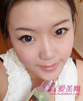 温州化妆培训  夏日清透底妆 打造零负担美妆攻略，教你夏天怎么化妆