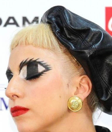 跟风LadyGaga 教你化卡通大眼妆 丽水化妆培训